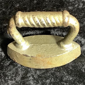 Antique Miniature Cast Iron Toy SAD IRON - Salesman Sample