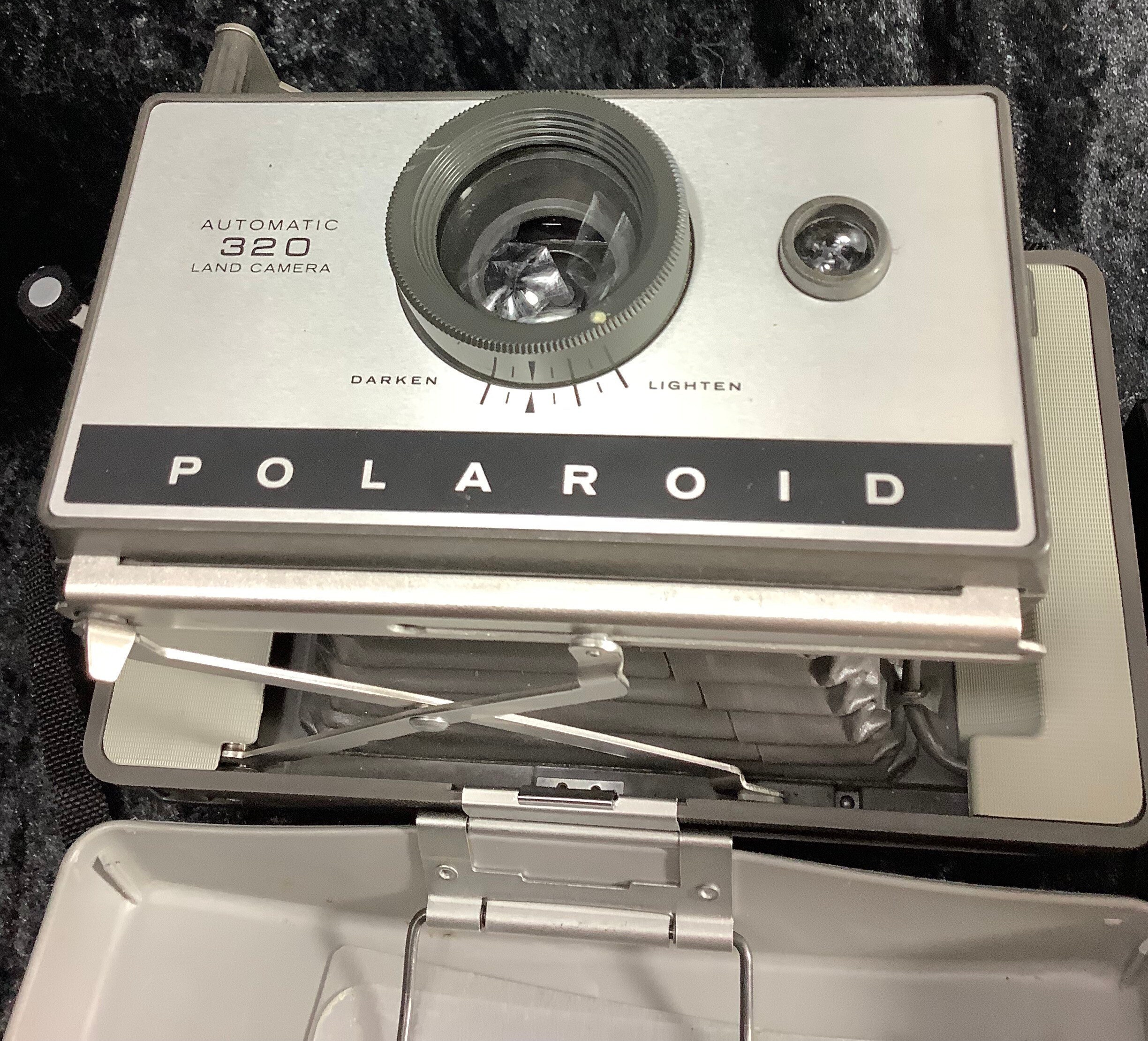 Vintage Polaroid Automatic 320 Land Camera Set — Collectable