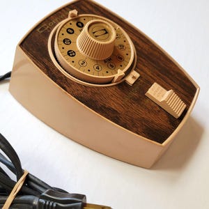 Vintage Cornwall Lamp Timer – Faux Wood Face Retro Design Dial – Made in USA Tested Works Home Decor