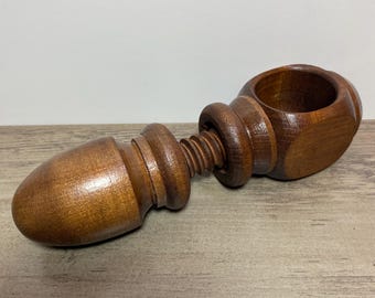 ヴィンテージのくるみ割り器、木製のくるみ割り器、キッチンツールや 