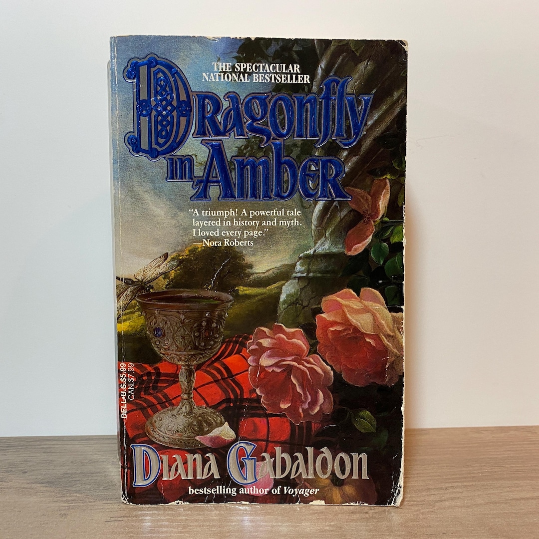 Dragonfly in Amber by Diana Gabaldon – 1992 First Edition Paperback