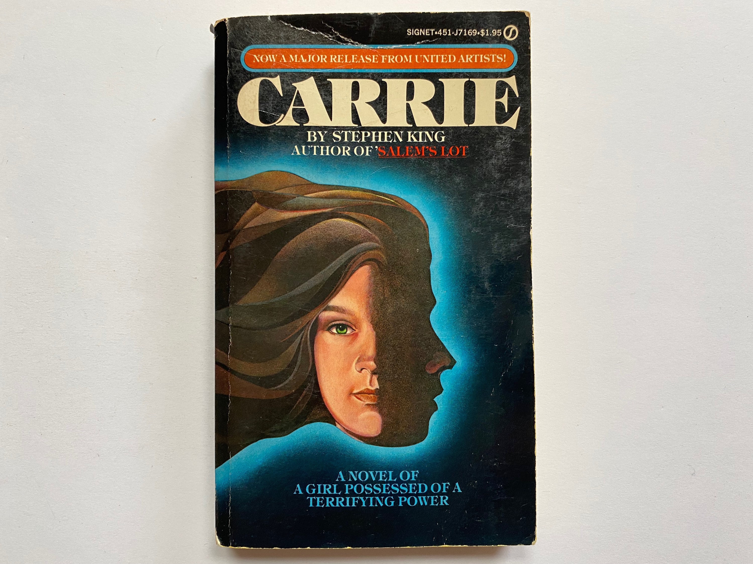 Carrie by Stephen King 1975 Paperback Book Signet Edition Horror Classic 