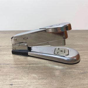 Vintage Arrow Stapler 1940s–1950s Brooklyn NY USA Chrome Steel Retro Industrial Office Stapler Collectible Desk Accessory