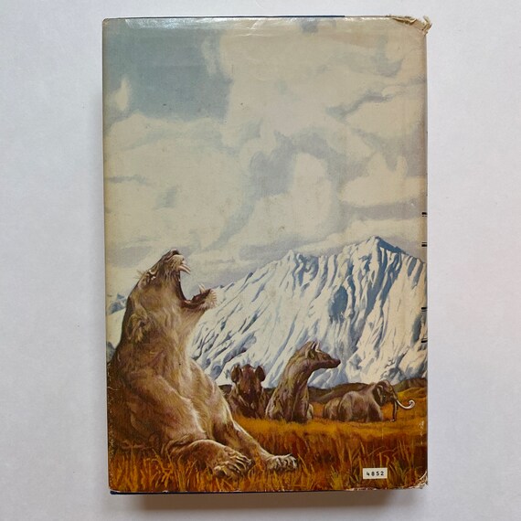 The Valley of Horses ( Earth's Children) by Jean M. Auel 1982