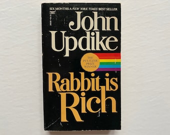 Rabbit is Rich by John Updike 1981 Paperback Pulitzer Prize Winner Vintage Classic Literature