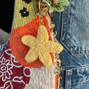 Gehäkelte Seestern Schlüsselanhänger mit Perlen Amigurumi Stofftier Handmade Plüsch-Spielzeug - Farbe anpassbar