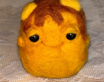 パンケーキの小さなお尻ドロップ｜ニードルフェルトの仲間｜風変わりな手作りの生き物｜お尻の塊