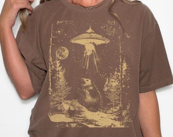 Retro UFO Possum Graphic T-Shirt Vintage Style Comfort Colors Tees Possum Graphic TShirt Funny Nineties 90s Opossum Lover Shirt Gift