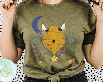 Bee Shirt Cottagecore T-Shirt Cute Floral Graphic Tee for Women Mystical Bees Beehive Moon and Stars Shirts Gift for Her Cottage Core Tshirt