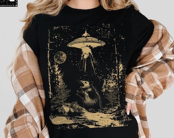 Retro UFO Possum Graphic T-Shirt Vintage Style Funny Graphic Tees Possum Graphic TShirt Funny Nineties 90s Opossum Lover Shirt Gift