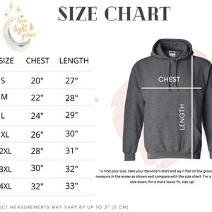 Puede incluir: Tabla de tallas para una sudadera con capucha con medidas en pulgadas para el pecho y la longitud. Las tallas van de la S a la 4XL. Para encontrar tu talla, toma tu camiseta favorita y col&oacute;cala plana en el suelo. A continuaci&oacute;n, mide en las &aacute;reas que se muestran y compara con la tabla de tallas. Para un ajuste m&aacute;s ce&ntilde;ido, baja una talla, para un ajuste m&aacute;s holgado, sube una talla. Las medidas del producto pueden variar hasta 2 pulgadas.