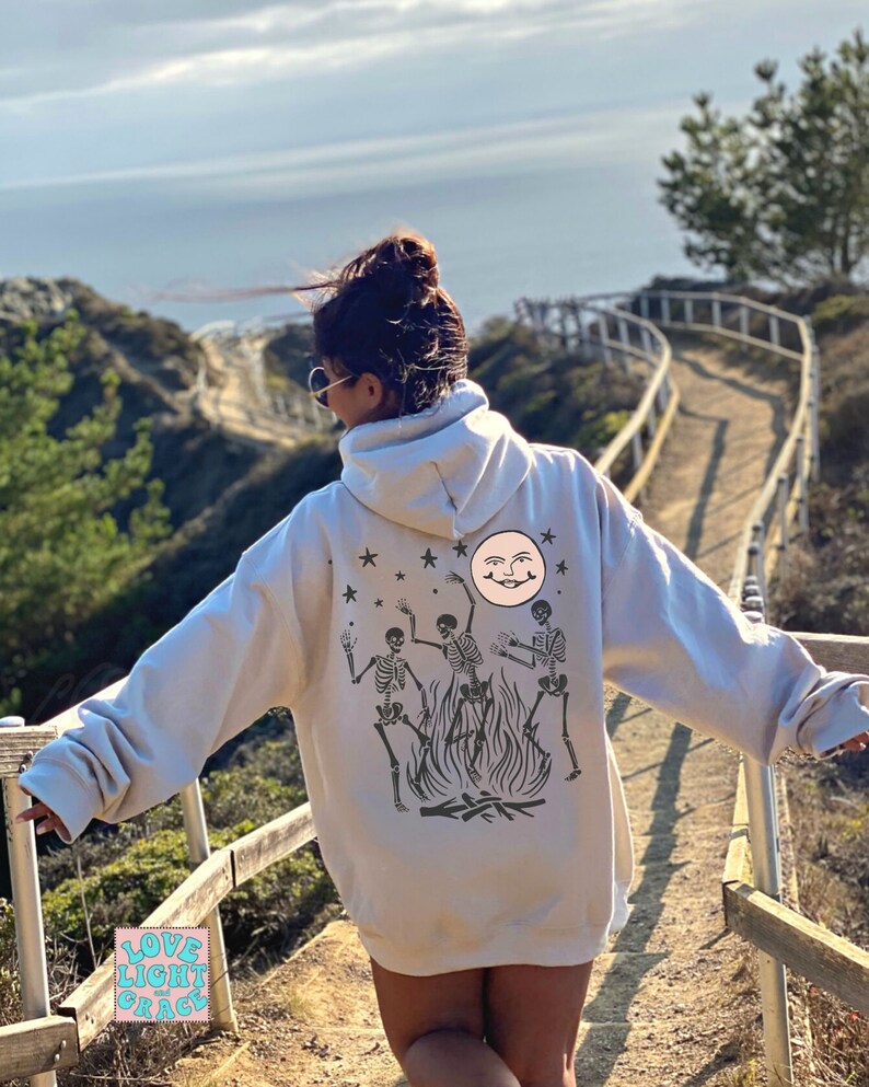 Halloweentröja Häxkläder Crewneck-tröjor Pastellgoth Fullmåne Gotisk Hoodie Häxskjorta Estetiska kläder Dansande Skelett Sand