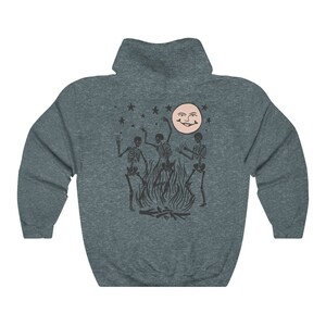 Halloweentröja Häxkläder Crewneck-tröjor Pastellgoth Fullmåne Gotisk Hoodie Häxskjorta Estetiska kläder Dansande Skelett Dark Heather