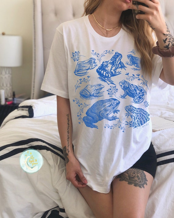 Cottagecore Clothing Frog Shirts Wildflowers Toad Tshirt Botanical T Shirt Goblincore Graphic Tees Fairycore Oversized T-Shirts Mori Kei Top