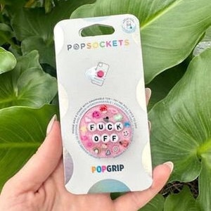 Agarre del teléfono con brillo rosa, agarre del teléfono con cuentas, agarre pop de letras con cuentas, zócalo del teléfono con brillo, accesorio para teléfono con brillo, accesorio Kindle
