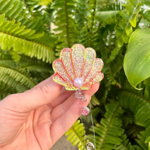 Pink Irridescent Clam Shell With Pearl Badge Reel, Summer Beach Badge Reel Nurse, Opal Badge Reel Custom, Badge Reel Personalizes