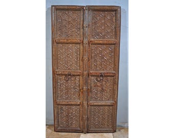 Coppia di pannelli per porte grandi e pesanti in legno di teak antico, intagli floreali intricati e raffinati, 3 x 6 piedi