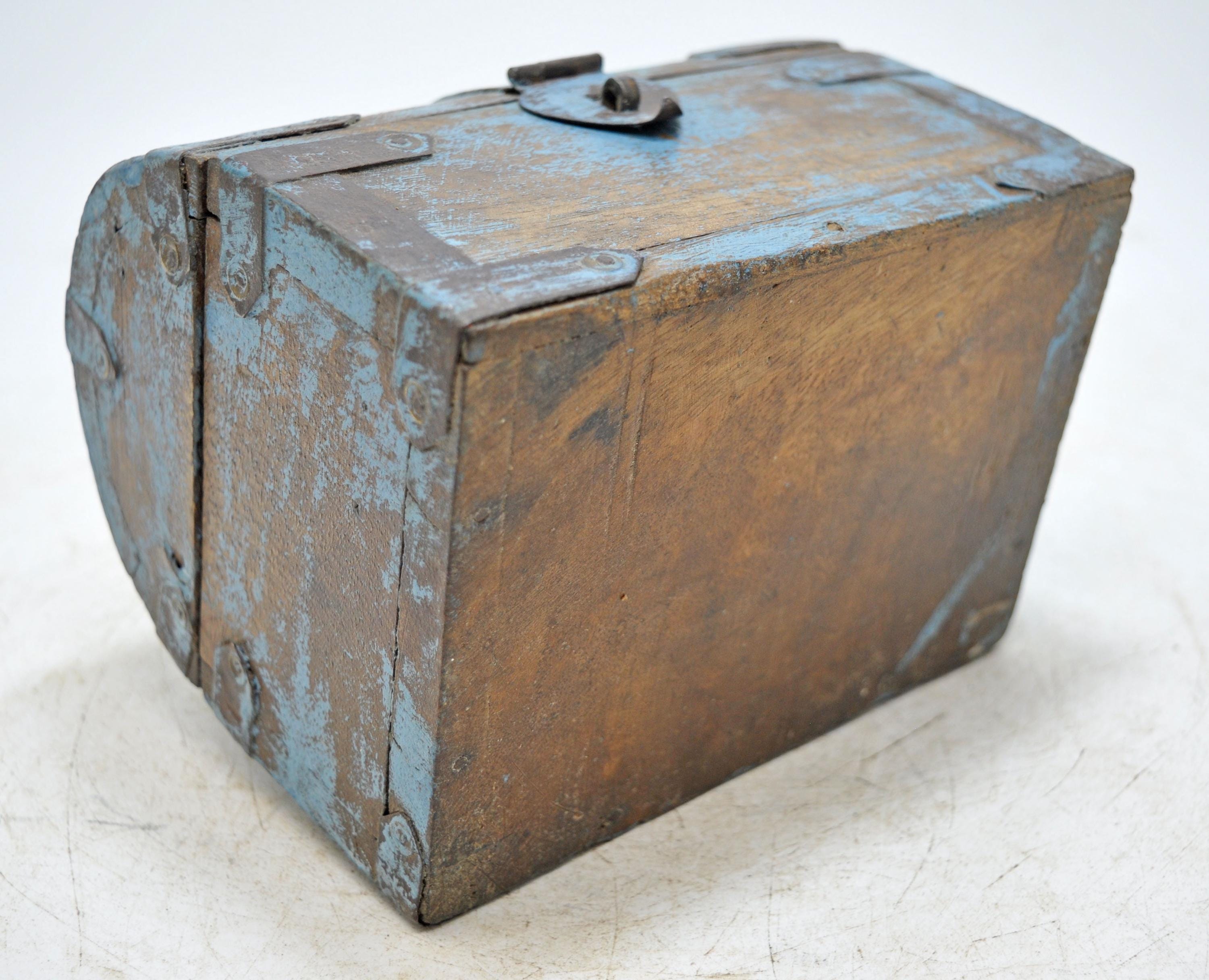 Boîte De Rangement Demi-ronde En Bois Et Métal - Ancienne, Artisanale, Inde, Occasion, Décoration Unique