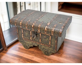 Caja de almacenamiento de joyas de madera antigua, original, antigua, hecha a mano, con acabado de latón fino.