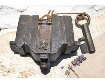 Antique Iron Large Size Pad Lock Original Old Hand Crafted Hidden Keyhole