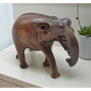 Antieke houten olifant beeldje origineel oud fijn handgesneden