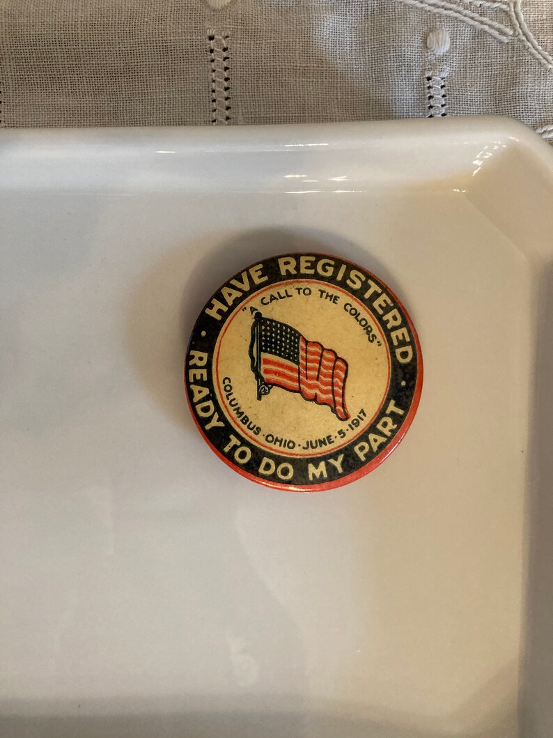 1917 WWI celluloid pinback buttonbadge
