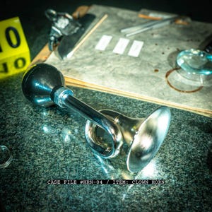 Terrifying Mime Clown Clean Squeaky Horn – Horror Movie-Inspired Prop for Killer Clown Cosplay, Halloween Costume, Miles County Killer Prop