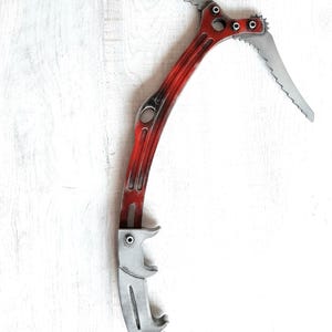 Tomb Raider Axe Piolet Painted and Finished replica,Lara Croft axe Cosplay assembled Ice Axe 3d printed in Pla Plastic with metal screws.