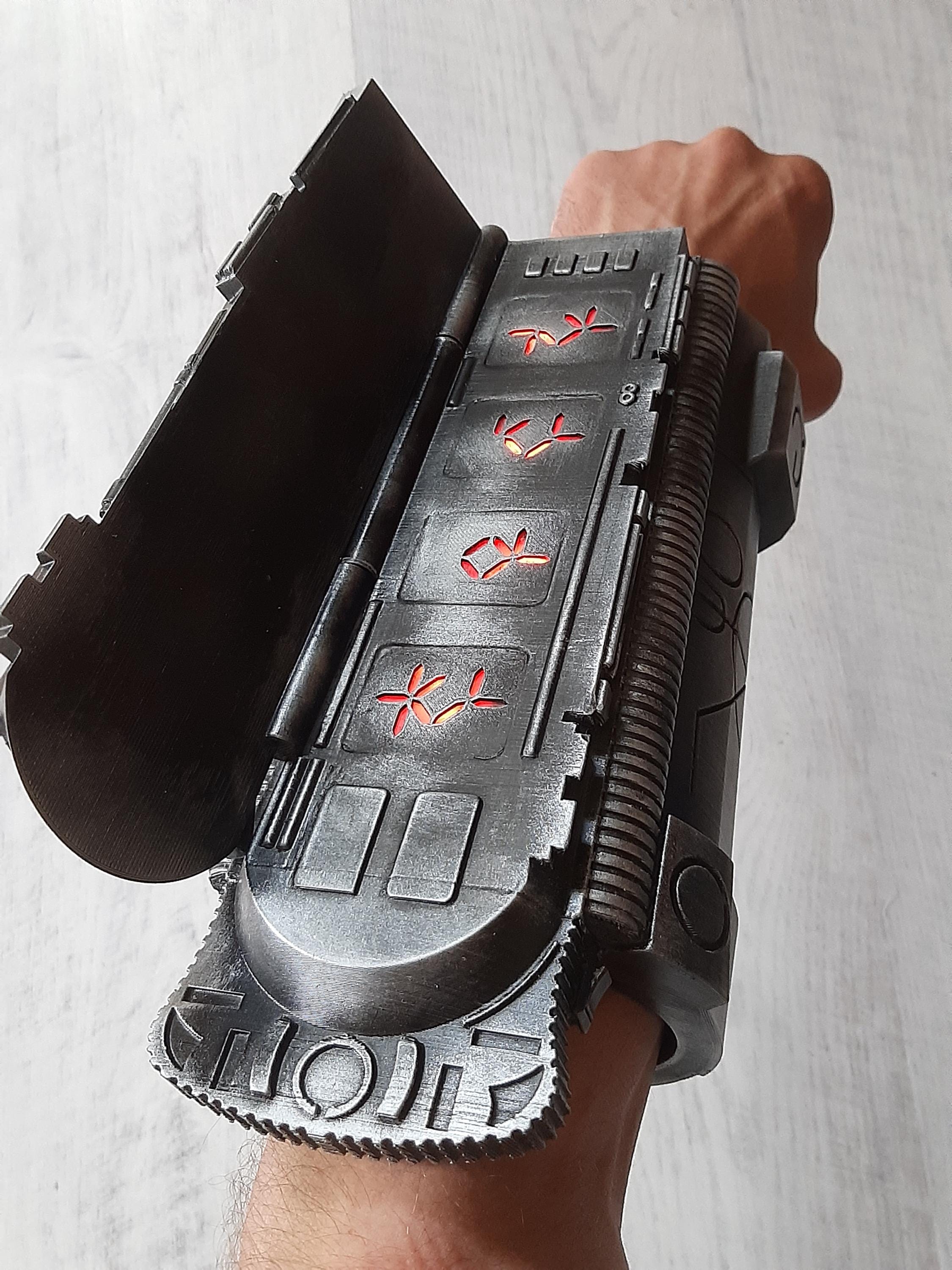 Predator Bomb Gauntlet,left Computer Forearm Jungle Predator Wrist ...