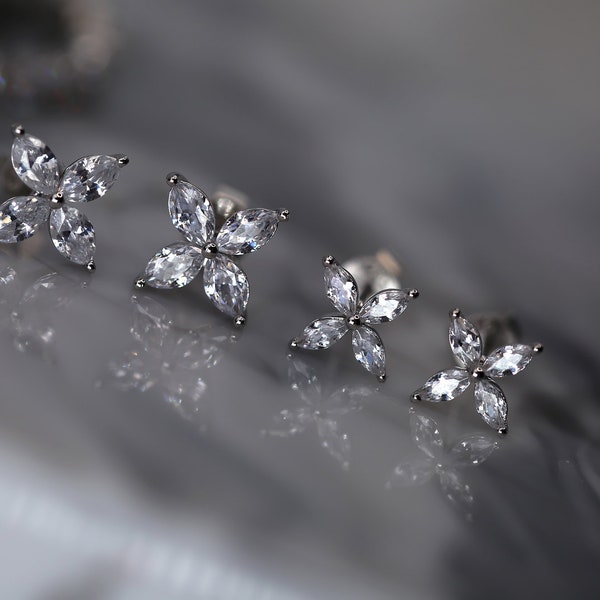 Modern Marquise Sparkly 4 Leaf Crystal Floral Stud Earrings - S Size