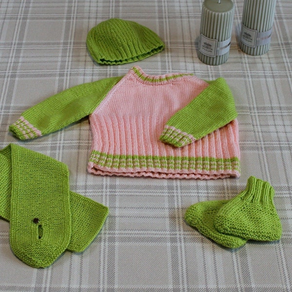 Lot tricot rose et vert bébé (pull, bonnet, écharpe, chaussons). Taille 3 mois.