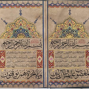 Sterk verlichte islamitische poef handgeschreven koran juz in thuluth-schrift