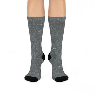 Chaussettes de mariage topographiques - Conception de carte de contour unique pour les garçons d'honneur - Chaussette de nouveauté esthétique avec topographie américaine - Chaîne de montagnes et chaussettes de carte-cadeau