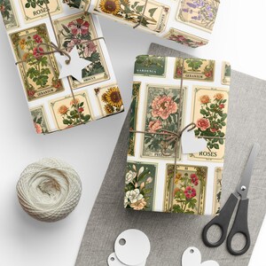 Papel de embrulho com tarô romântico, embrulho de presente floral feminino com arte de cartão mística, papel boho botânico para amantes de jardins e presentes especiais