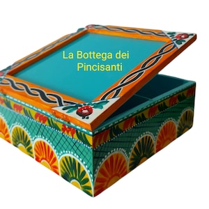 Houten kist met glazen deksel, koffiedoos, sieradendoosje, koekjesdoos beschilderd met Siciliaanse en cactusvijgmotieven