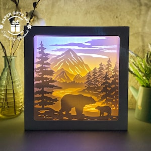 Orso nella scatola delle ombre della foresta, scatola delle ombre degli animali SVG, scatola luminosa con taglio di carta 3D, modello di scatola luminosa, file di taglio Cricut, file digitale