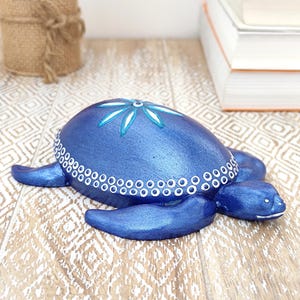 Handgemachte Schildkrötenstatue, Wasserschildkrötendekoration, Meerestierskulptur, Schildkrötenliebhabergeschenk, Meeresschildkrötenfigur, Handgemachte Tierfigurine.