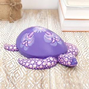 Sea turtle statue, Colorful turtle sculpture, Sea animal figurine, Turtle lover gift, Handcrafted animal decor, Decorative animal gift.