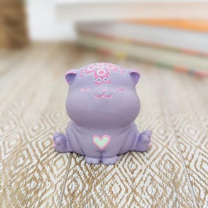 Kleine Katze Figur, Kleine Kätzchen Statuette, Mollige Kätzchen Figur, Handgemachte Katzenskulptur, Süße dicke Katze für Geschenk, Sitzende Kätzchen Figur.