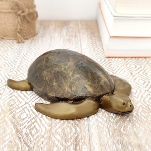 Estatua der Tortuga dorada hecha ein Mann, die Figur der Tortuga von agua, die Dekoration von Tieren marinos, die Tiermarino decorativo, das Regal für Tortugas, das Regal des Tieres hecho ein Mann.