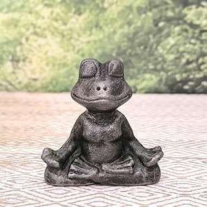 Handmade yoga frog statue, Gift for meditation and yoga enthusiasts, Peaceful animal sculpture in lotus pose, Zen frog decor for relaxation.