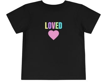 Geliebtes Kinder-T-Shirt Herz & Regenbogen-Kleinkind-T-Shirt Niedliches Kleinkind-T-Shirt Kinder-T-Shirt Kleinkind-Bekleidung