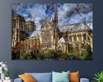 以下が含まれることがあります： フランスのパリにあるノートルダム大聖堂の水彩画。大聖堂は、複雑な細部と大きなバラ窓を持つ大きなゴシック様式の建物です。絵はグレー、ブルー、イエローのトーンで描かれています。