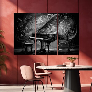 Pu&ograve; includere: Una stampa d'arte astratta in bianco e nero di un pianoforte a coda con note musicali che vorticano intorno. La stampa &egrave; divisa in tre pannelli.