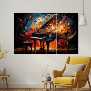 Pu&ograve; includere: Un pianoforte a coda nero con una tastiera bianca &egrave; circondato da schizzi di vernice astratta colorata. Il pianoforte &egrave; posizionato su uno sfondo scuro e ha uno sgabello di fronte.