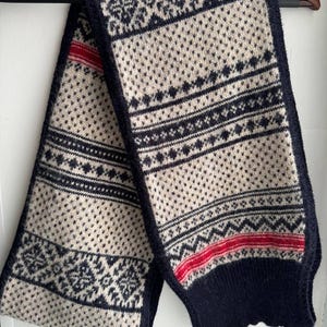 Warm  scarf, wool warm scarf, Hackett London scarf, vintage style scarf, scarf with snowflakes, Christmas gift