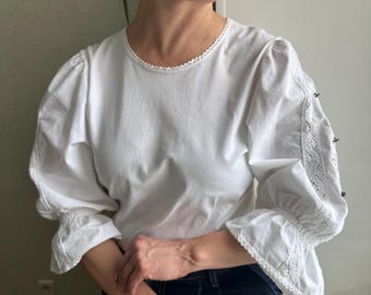 Vintage White Trachten Blouse with Lace, Puff Sleeves Austrian Folk Shirt, Cotton Embroidered Dirndl Top, Cottagecore Romantic Top