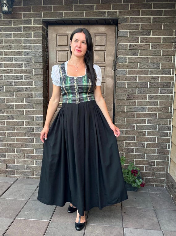 alpine dress with close fitting bodice Tyrolean Dress