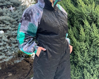 Traje de esqui vintage, traje de esqui feminino, macacão de esqui de inverno multicolorido vintage dos anos 80, traje de neve vintage, traje de esqui feito na Itália