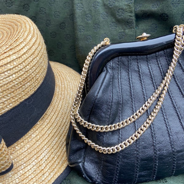 Vintage bag, shoulder bag, beautiful black kisslock, woman's  clutch, vintage shoulder leather bag